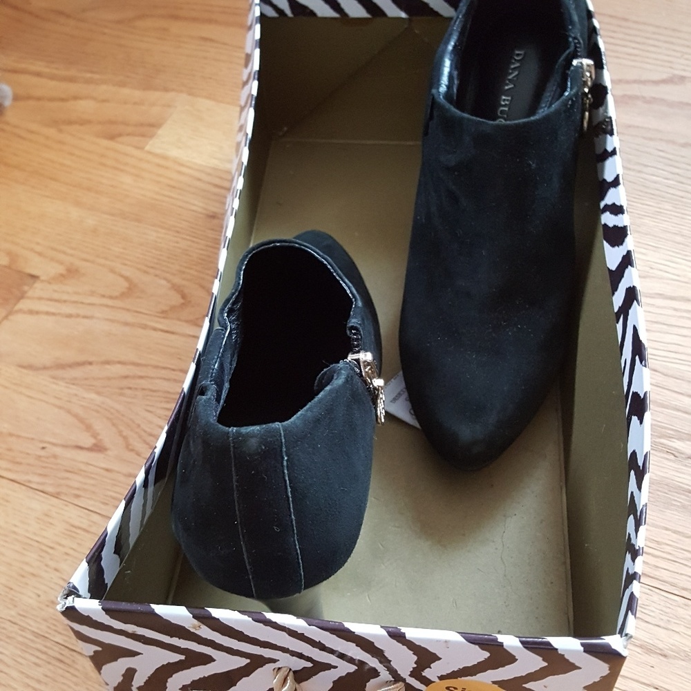 Dana Buchman Black Suede Ankle Booties Size 7 Med - Picture 6 of 6